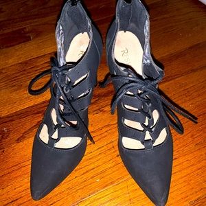 Restricted black tie up heels